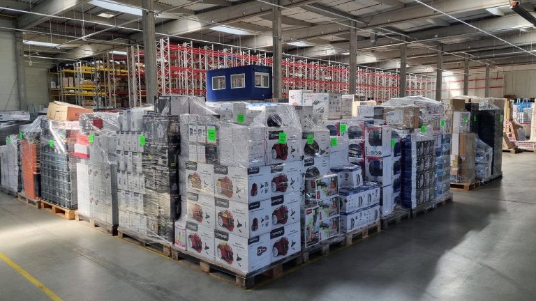 Read more about the article What Kind of Pallets Sell the Best? Top Resale Picks